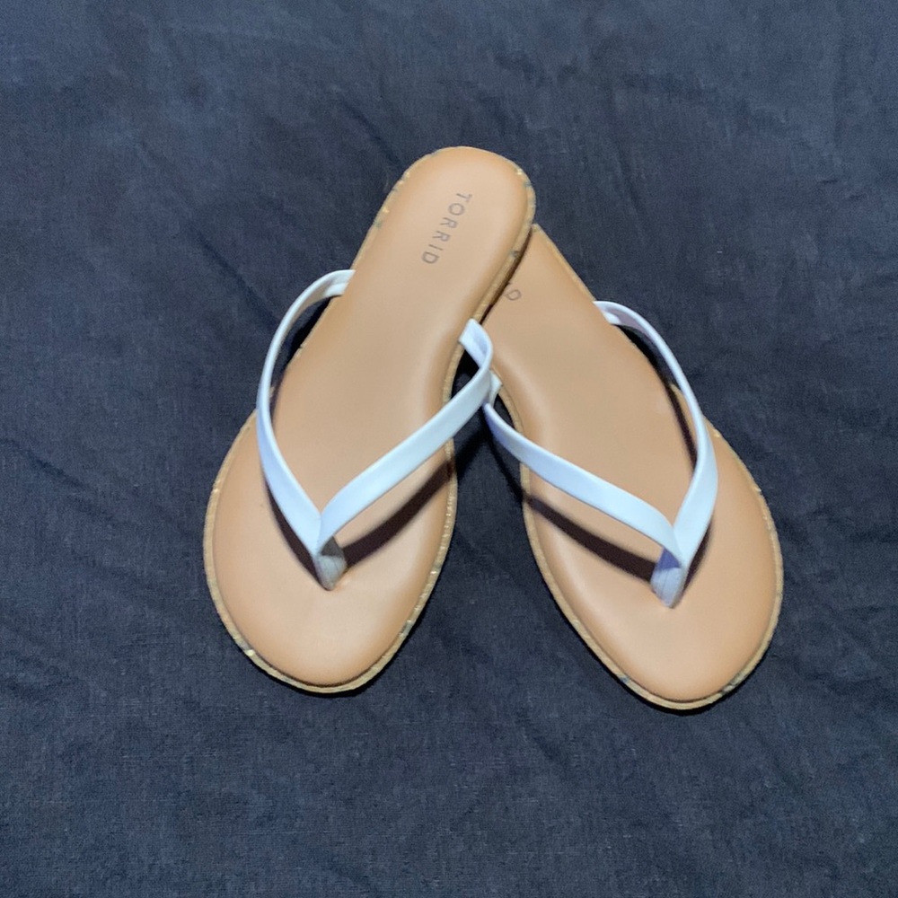 Torrid Size 9 White Flip Flops (Like New)